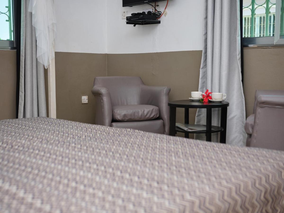 Pelican Residence Fajara ภายนอก รูปภาพ