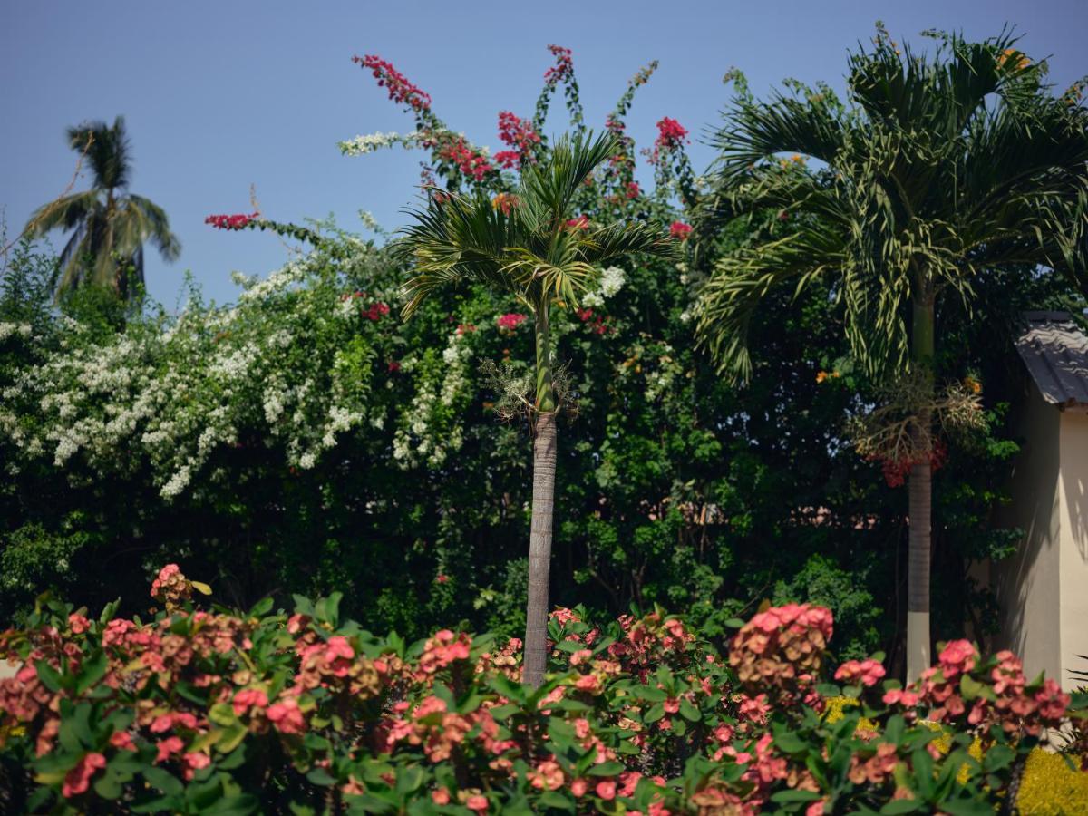 Pelican Residence Fajara ภายนอก รูปภาพ