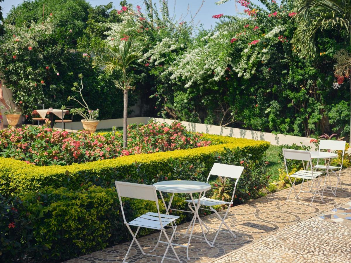 Pelican Residence Fajara ภายนอก รูปภาพ