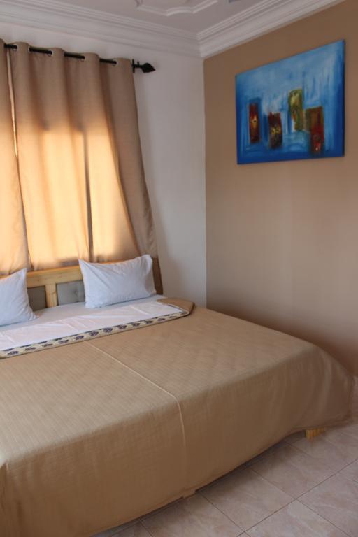 Pelican Residence Fajara ภายนอก รูปภาพ