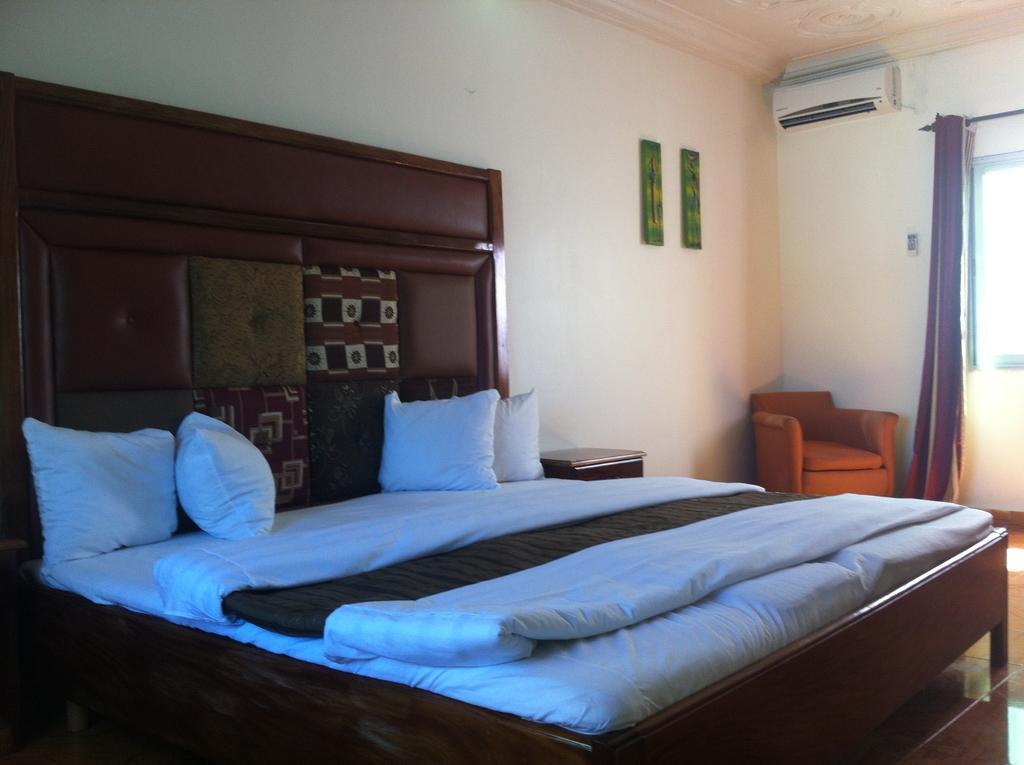 Pelican Residence Fajara ภายนอก รูปภาพ