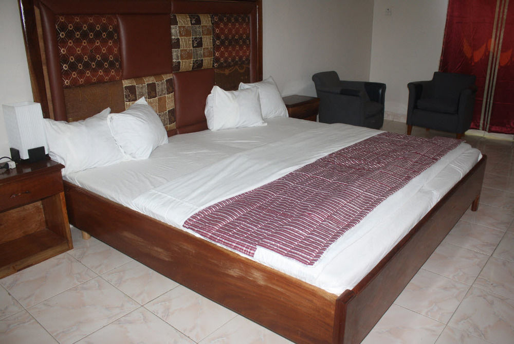 Pelican Residence Fajara ภายนอก รูปภาพ