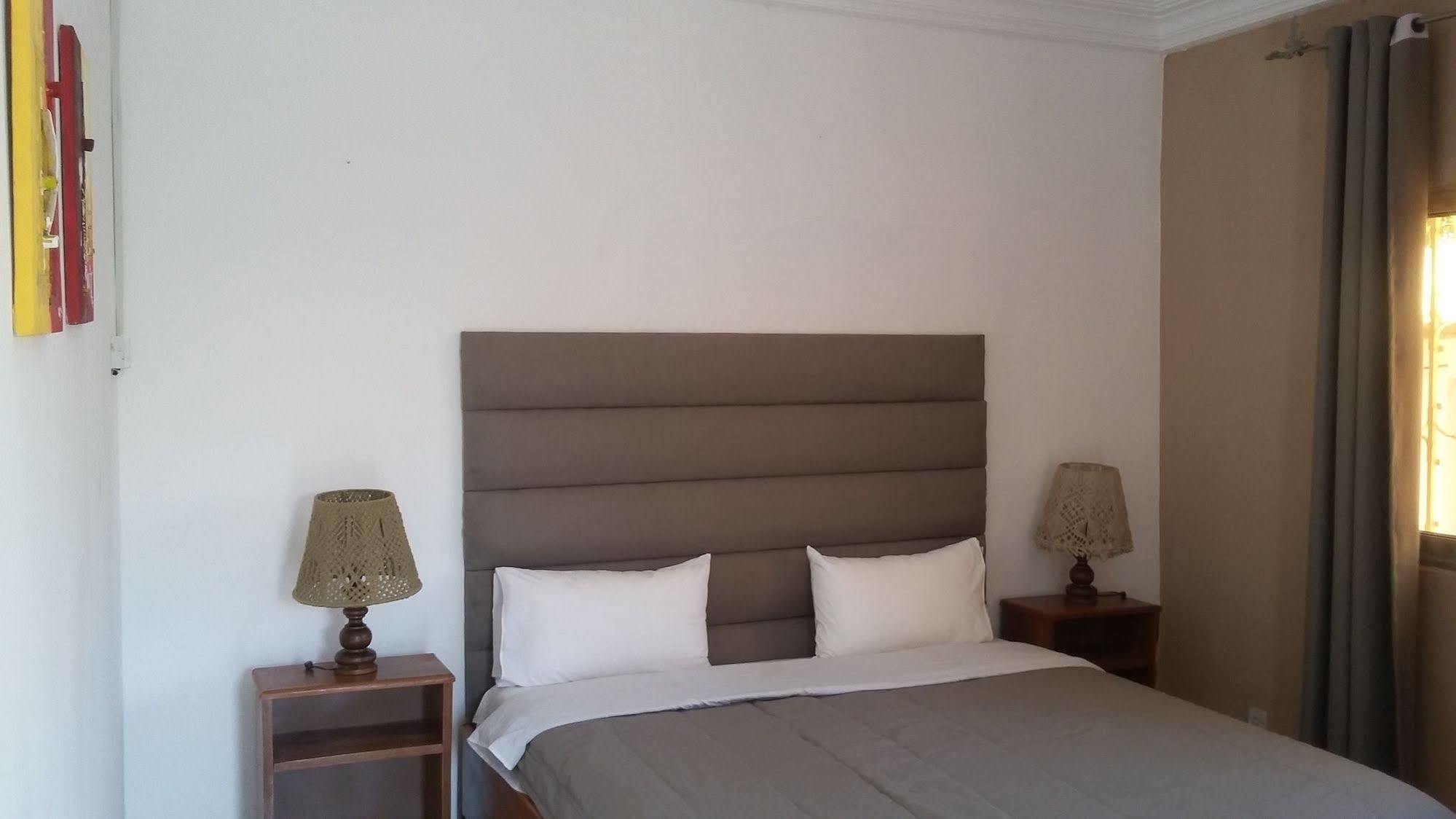 Pelican Residence Fajara ภายนอก รูปภาพ