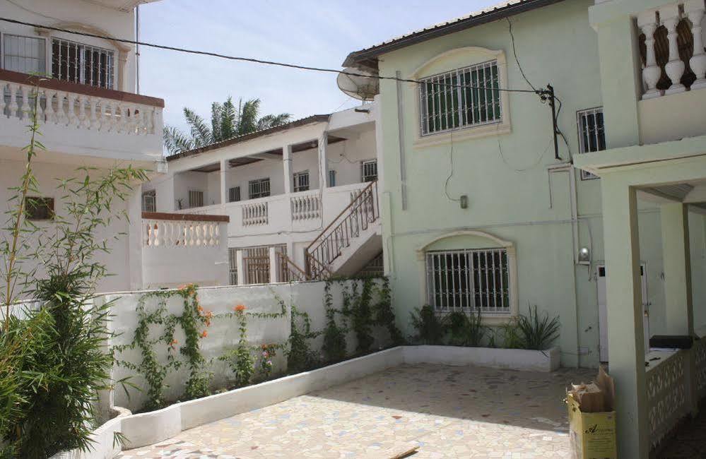 Pelican Residence Fajara ภายนอก รูปภาพ
